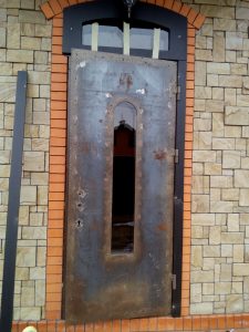 Дверь с фрамугой до реставрации
